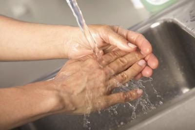 Le lavage des mains empêche de nombreuses infections de se propager.