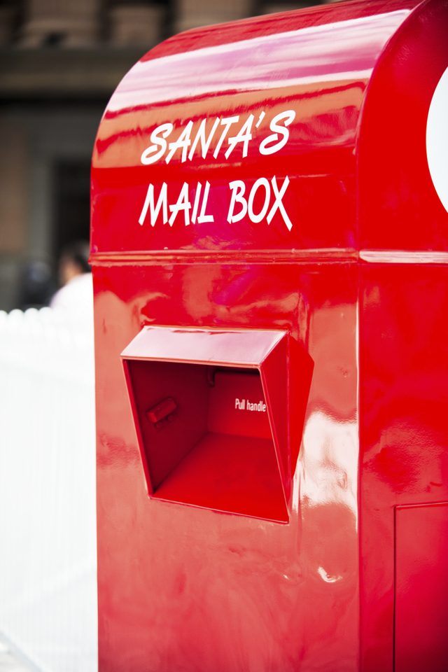 Beaucoup de magasins offrent une dropbox spécial pour Santa lettres.