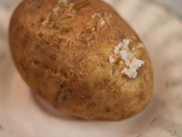 Comment faire cuire une pomme de terre dans un four grille-pain