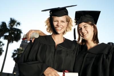 Beaucoup d'employeurs vont accepter un grade d'associé, mais la plupart préfèrent un baccalauréat ou supérieur.