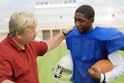 Avant de signer avec un programme de football collégial, exprimer votre désir de jouer au football dans la NFL à votre nouvel entraîneur de football collégial.