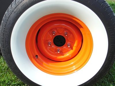 Les carottes forment les roues de votre voiture de course.