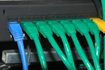 Un concentrateur Ethernet est requis pour les postes de travail multiples.