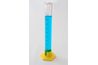 Mesurer le solide's displacement with a graduated cylinder to determine its volume.
