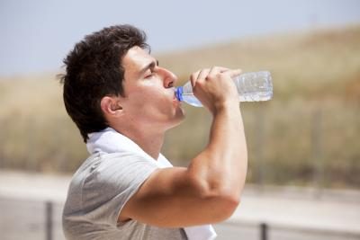 Buvez beaucoup d'eau pour vous garder sans toxine après le nettoyage de trois jours.