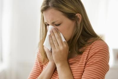 Les allergies saisonnières peuvent être un symptôme physique.