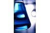 Le vert de bromocrésol est initialement bleu à des niveaux de pH plus élevés et vire au vert avant de tourner puis jaune à des niveaux de pH inférieurs.