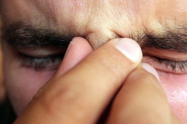 Comment soulager la douleur causée par des dents sinus