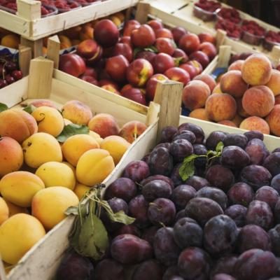 Divers fruits sur un marché