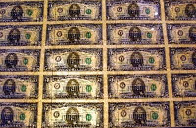Mur de cru États-Unis cinq billets d'un dollar