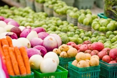 Légumes pour la vente à un marché de producteurs.