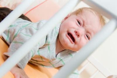 Réconforter votre bébé quand ils pleurent.