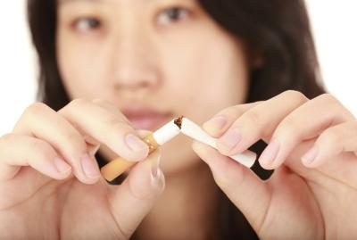 Étudier diverses façons de cesser de fumer.