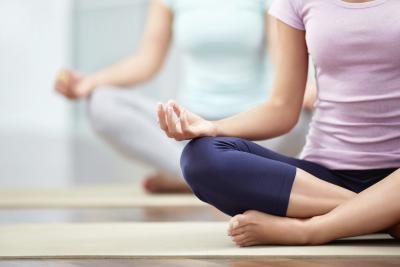 Le yoga peut combattre le stress.