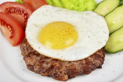 Viande et les œufs Lean sont riches en protéines.