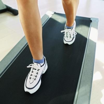 Lancer un programme d'exercice pour aider la circulation dans les jambes.