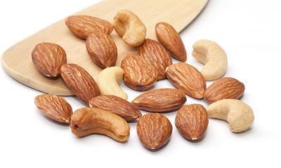 Les graisses monoinsaturées trouve dans les noix est également utile.