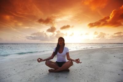 La méditation réduit le niveau de stress.