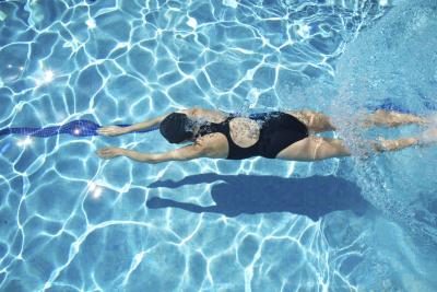 La natation est un exercice de faible intensité après une abdominoplastie.
