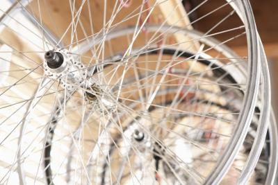 Une roue avec moins de rayons en fait un vélo plus rapide.