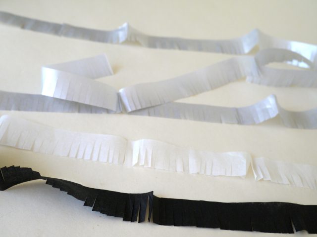 Coupez le tissu en bandes 1/2 pouces.