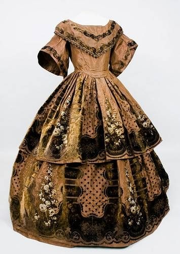 1850 robe imprimée