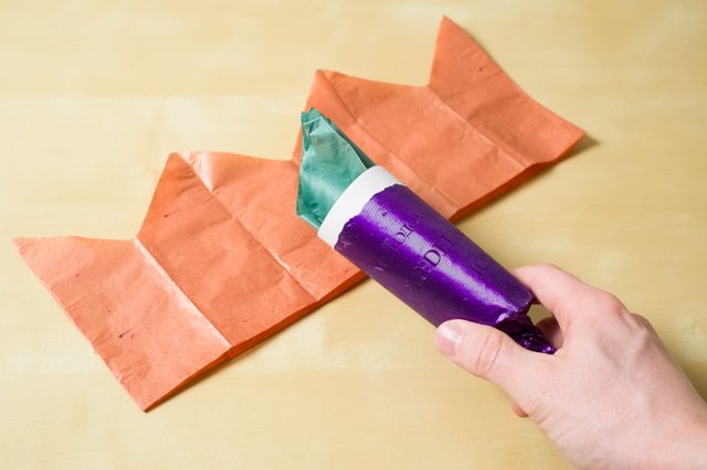 Comment fabriquer du papier Party Hats pour Christmas Crackers