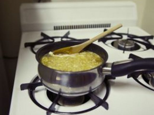 Comment faire Ramen Noodles avec un oeuf