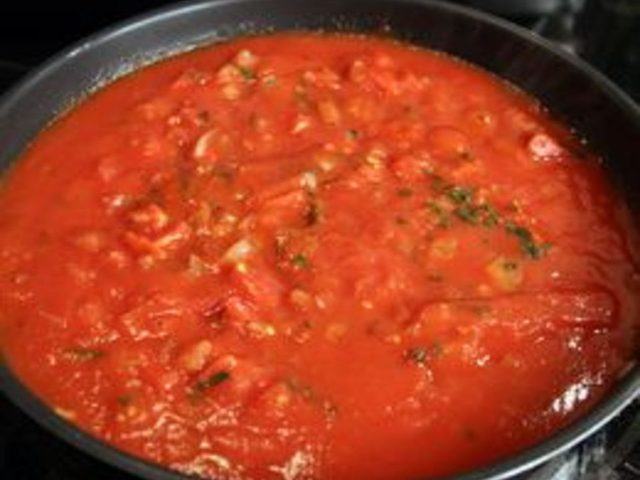 Comment faire de la soupe de tomate De sauce tomate