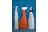 Un nettoyeur peut être pulvérisé à partir d'une bouteille de réduire la saleté.