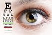 Blink fréquemment pour lubrifier vos yeux et de prévenir une vision floue.