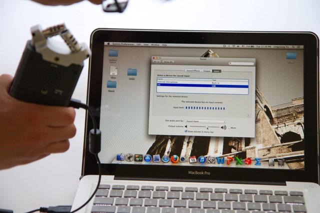 Comment Branchez un microphone dans un MacBook