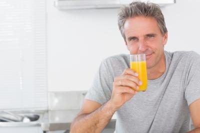 L'ingestion de trop de vitamine C peut provoquer des maux d'estomac.