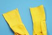 des gants de caoutchouc devraient être utilisées lors de l'application décapant chimique.
