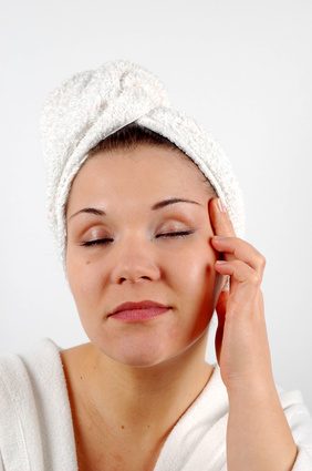 Massage sur le visage et le cou