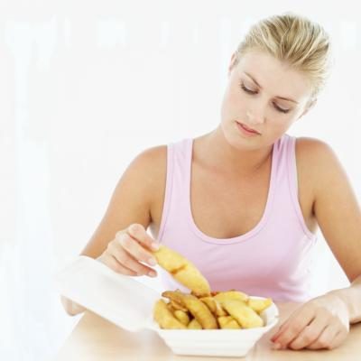 Réduire la consommation d'aliments transformés de foodsand qui sont riches en cholestérol, graisses saturées et en sucre