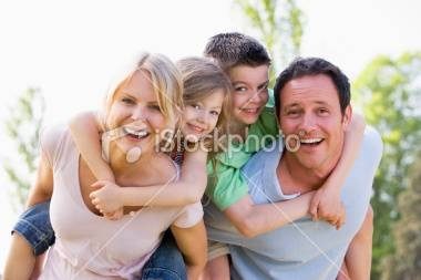 Happy famille de istockphoto.com