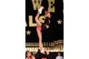 All-Star cheerleader exécuter un coup Scorpion à la concurrence