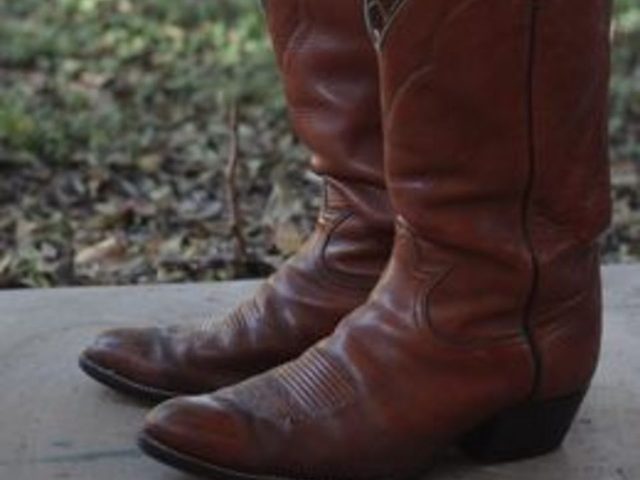Comment Étirez bottes de cowboy en cuir