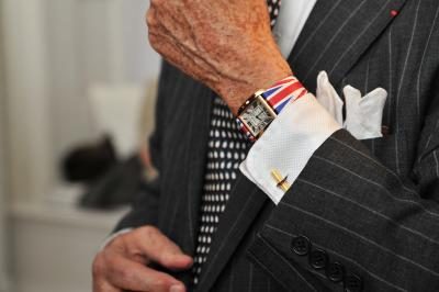 Gentleman porter une montre Cartier