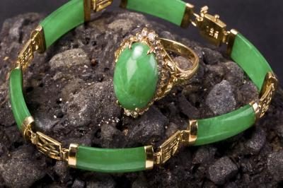 Anneau birmane vert impérial en jade et bracelet