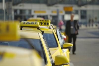 Line up de taxis à l'aéroport